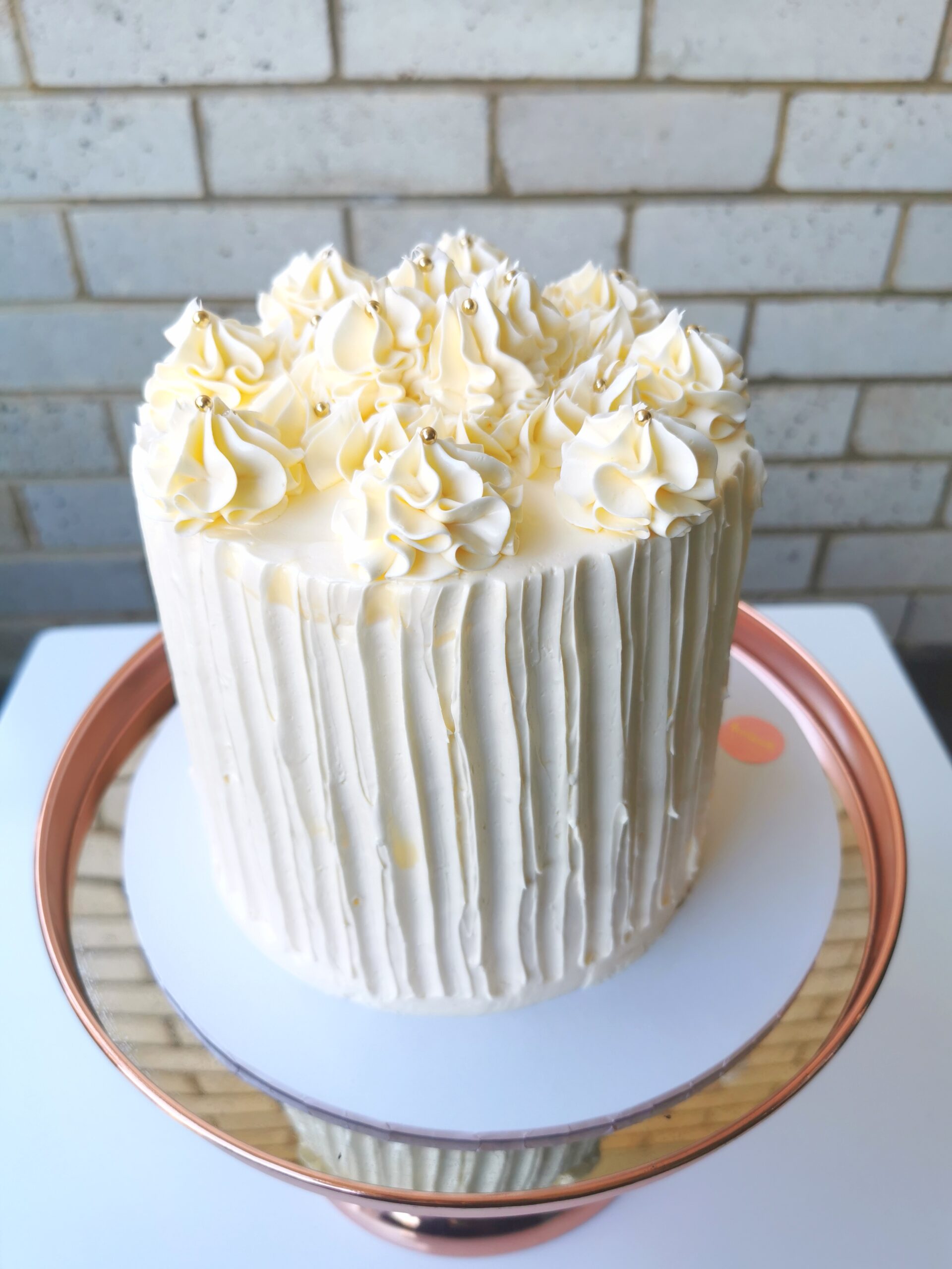 mini wedding cake.