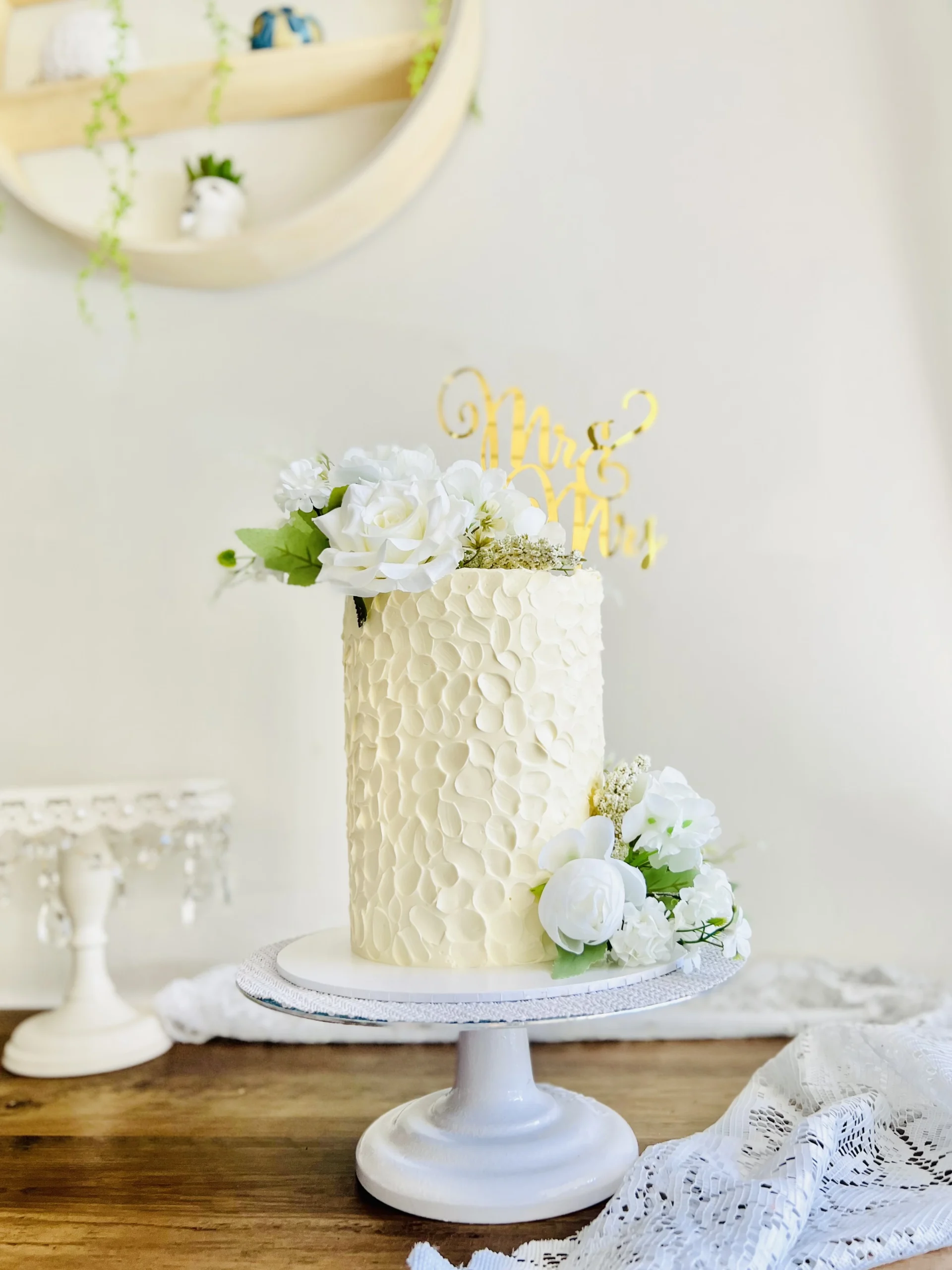 beautiful single tier cake on a cake stand.